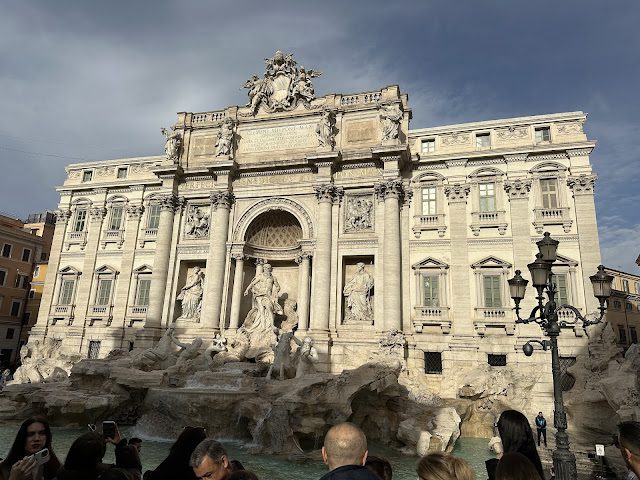 A picture of the Trevi Fountain